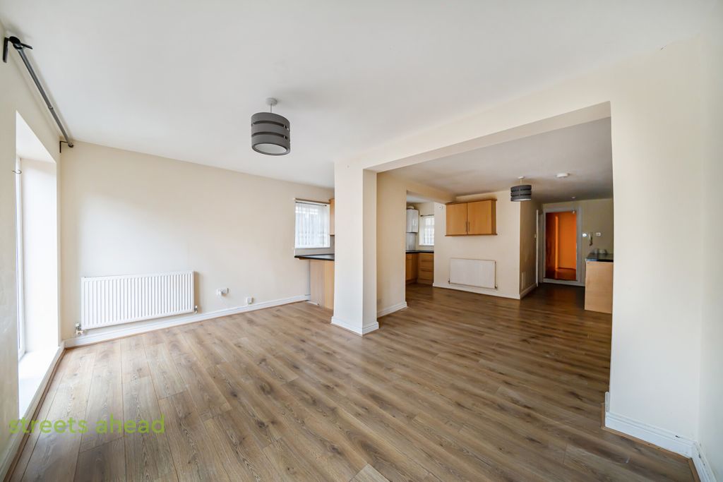 Property photo 3 of 11 2A8B85F9-2Bad-4A8...