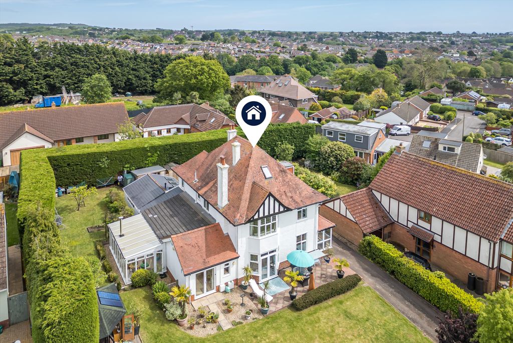 Property photo 3 of 24 Image