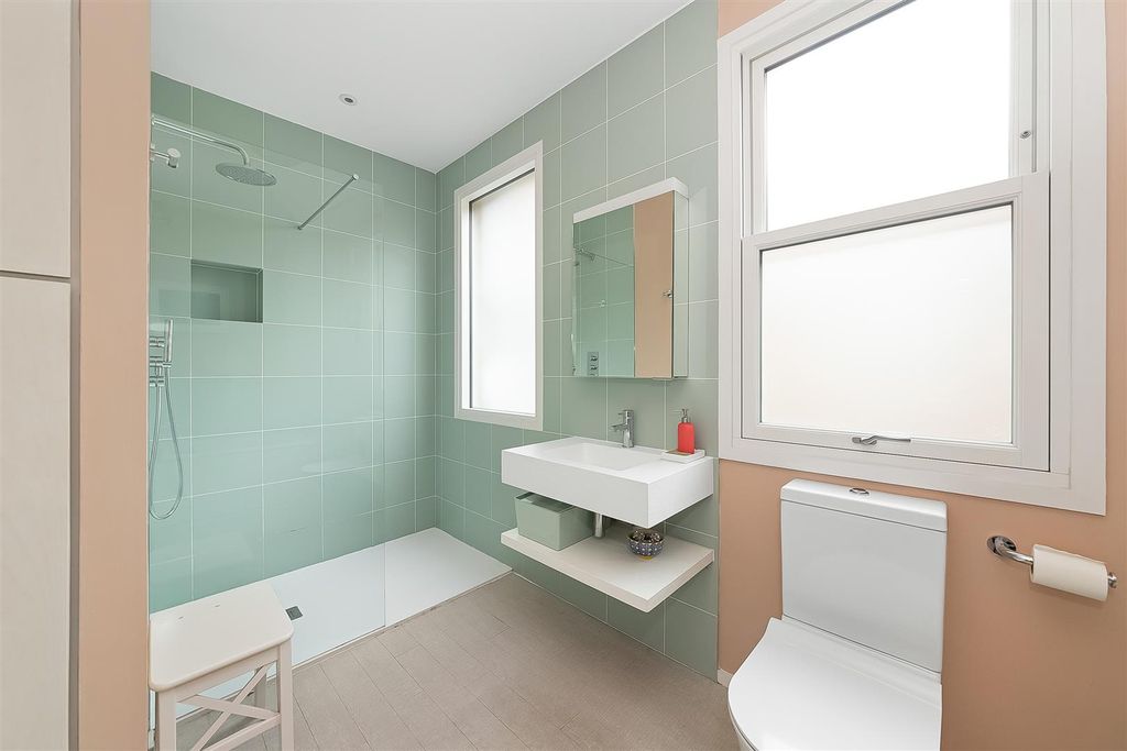 Property photo 3 of 16 Family Bathroom A