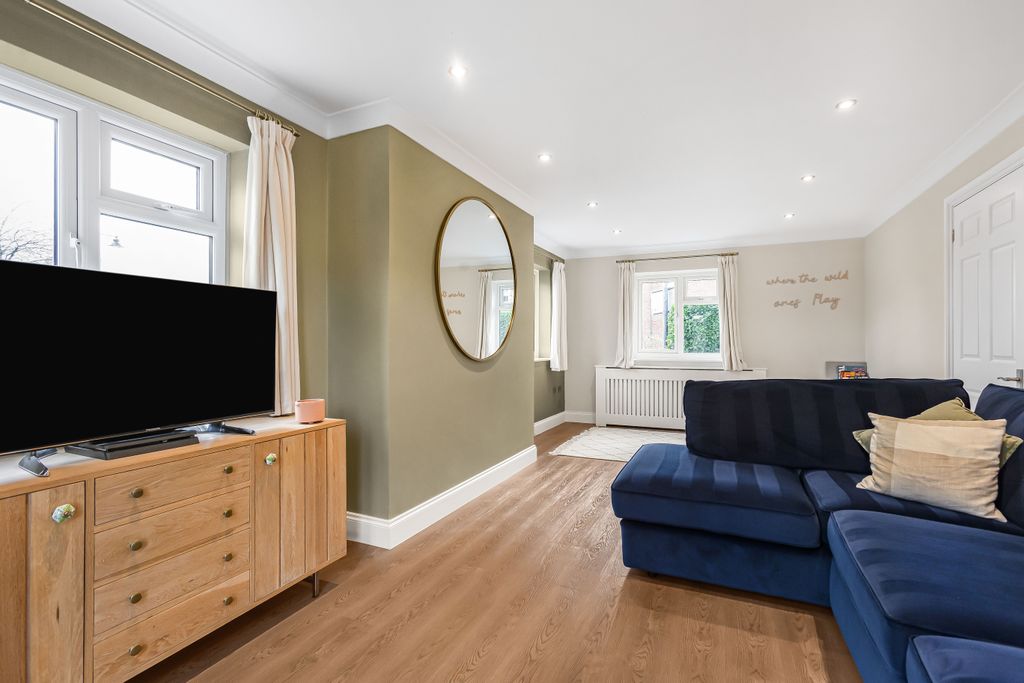 Property photo 2 of 23 Living Room