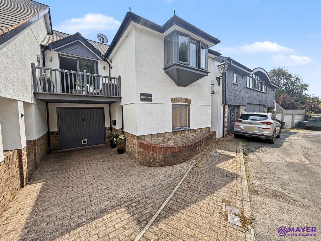 Property photo 2 of 26