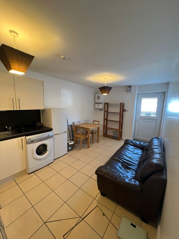 Property photo 2 of 10 Kitchen