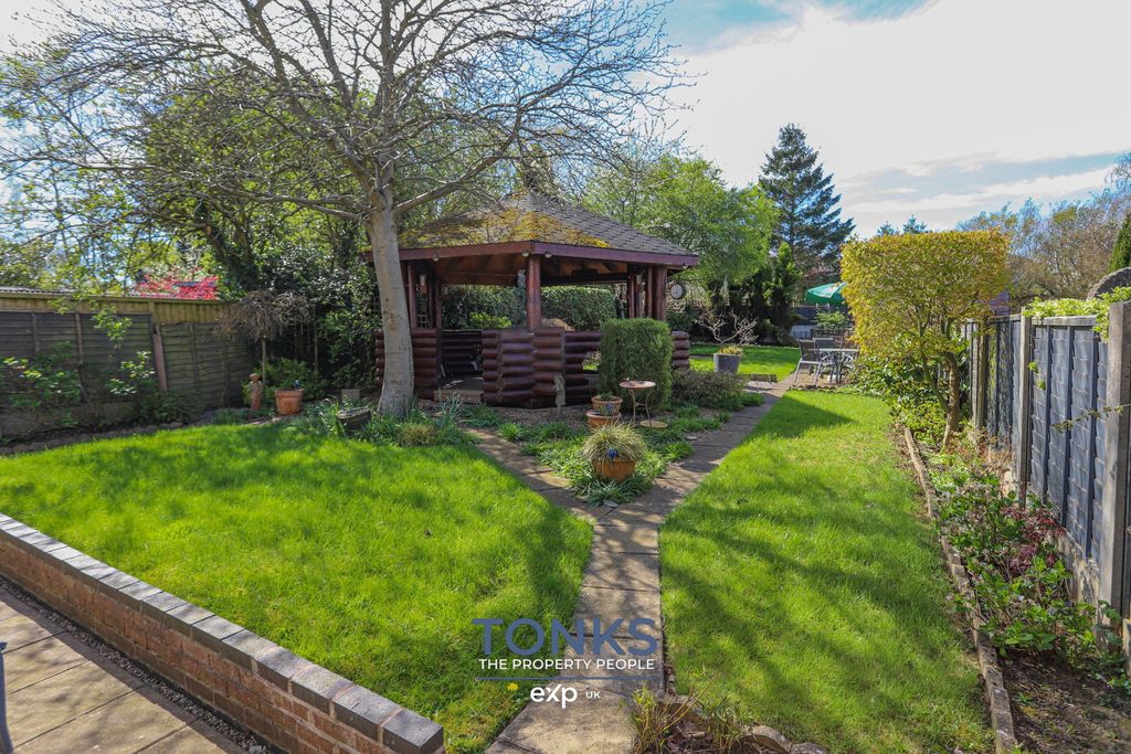 Property photo 2 of 32