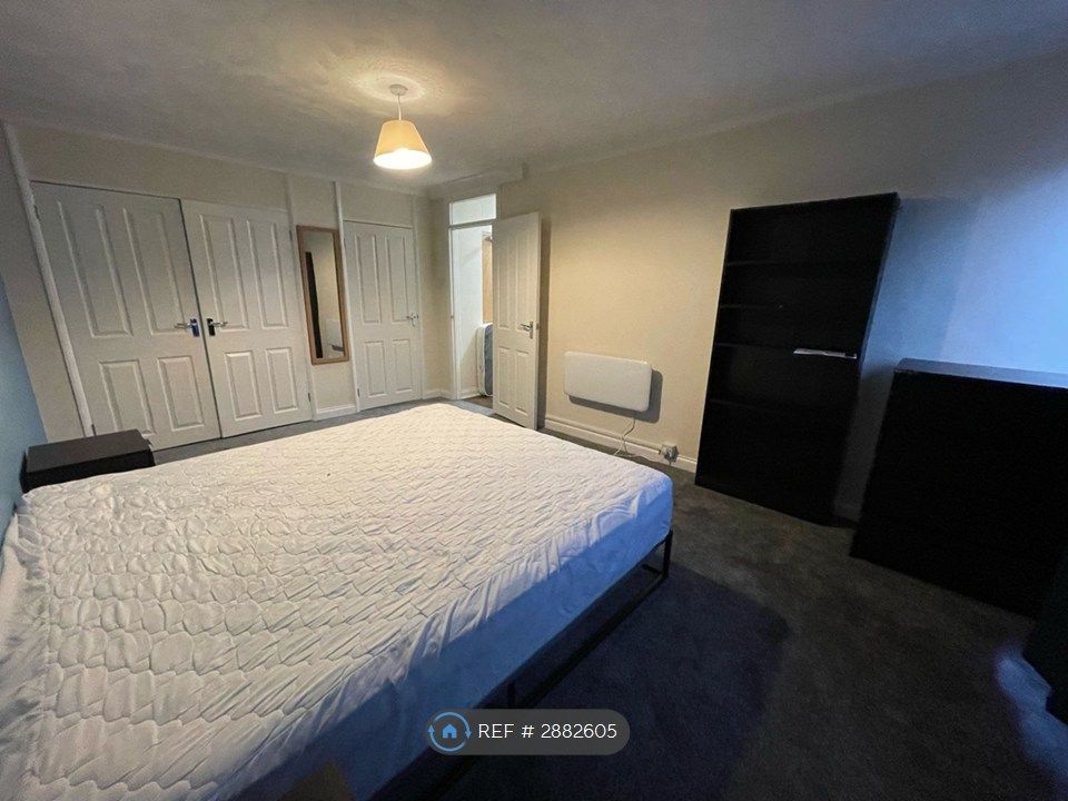 Property photo 3 of 9 Bedroom With In Built Storage