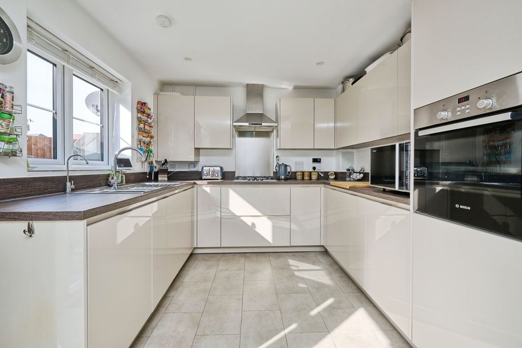 Property photo 2 of 15 Kitchen Diner