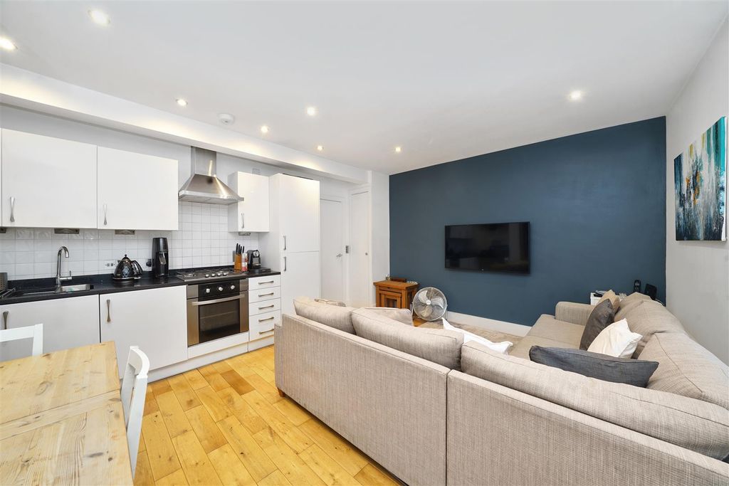 Property photo 2 of 6 Wavjbvmire2Ehdr68Skg1Q.Jpg
