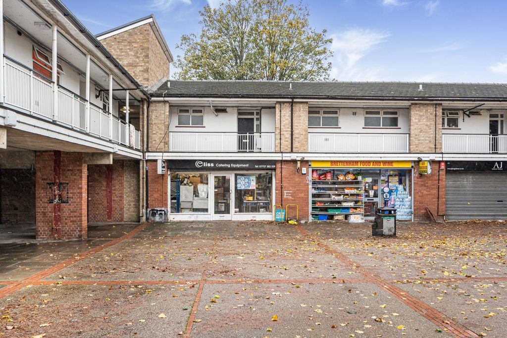 Property photo 1 of 10 3 Bed Flat For Sale Brettenham Road, London N18