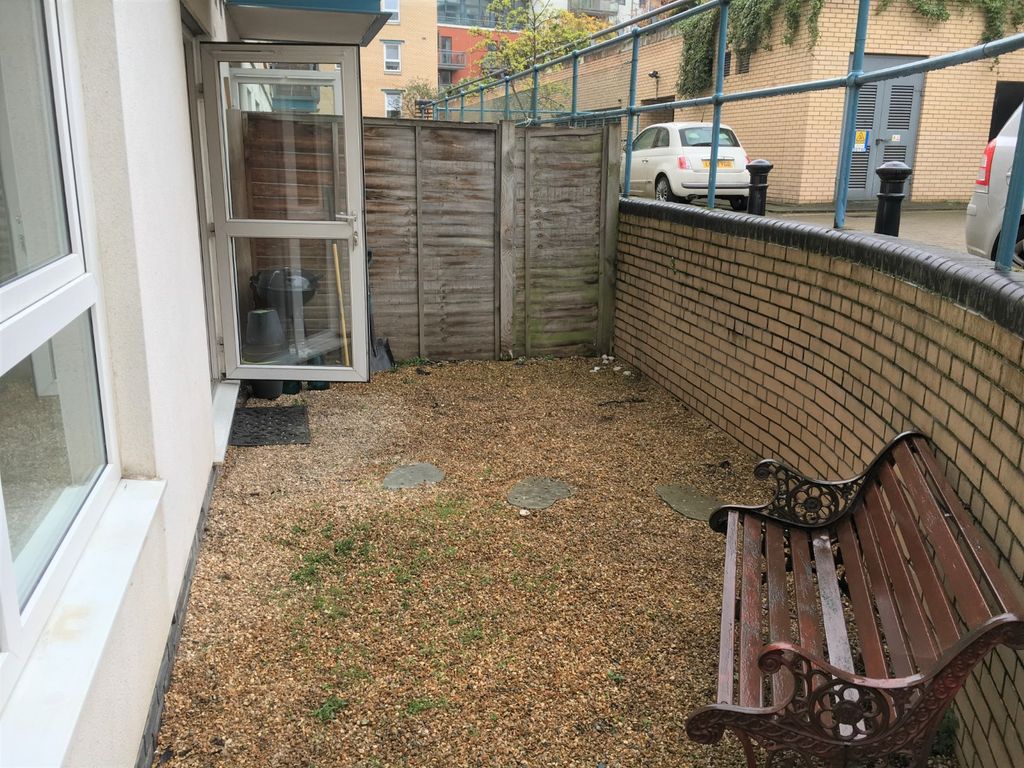 Property photo 2 of 8