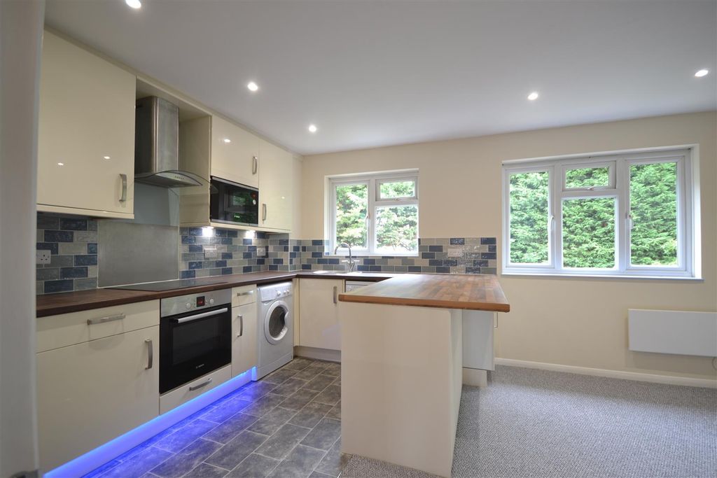 Property photo 3 of 14 Kitchen Diner.Jpg