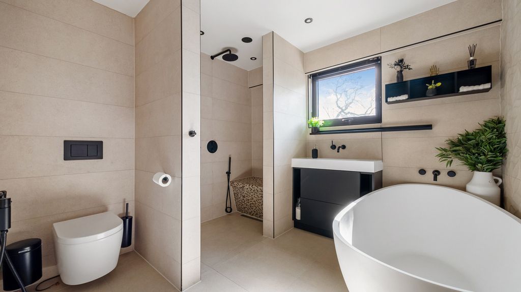 Additional image 31 of 6 bed detached house for saleWithybrook Road Bulkington Bedworth, Warwickshire CV12