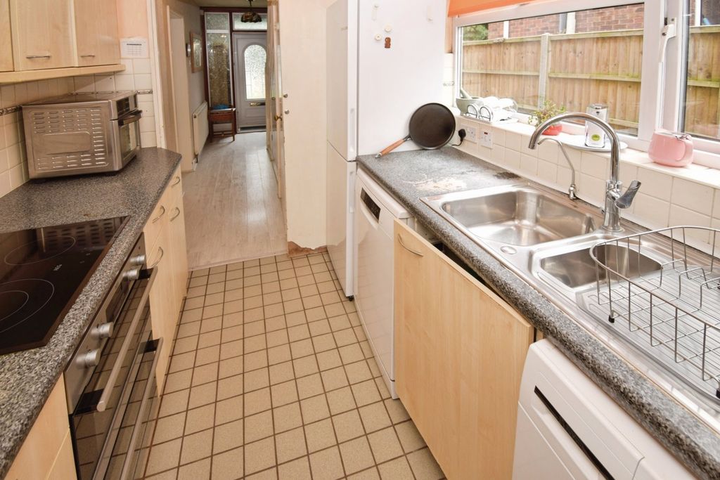 Property photo 3 of 18 Kitchen