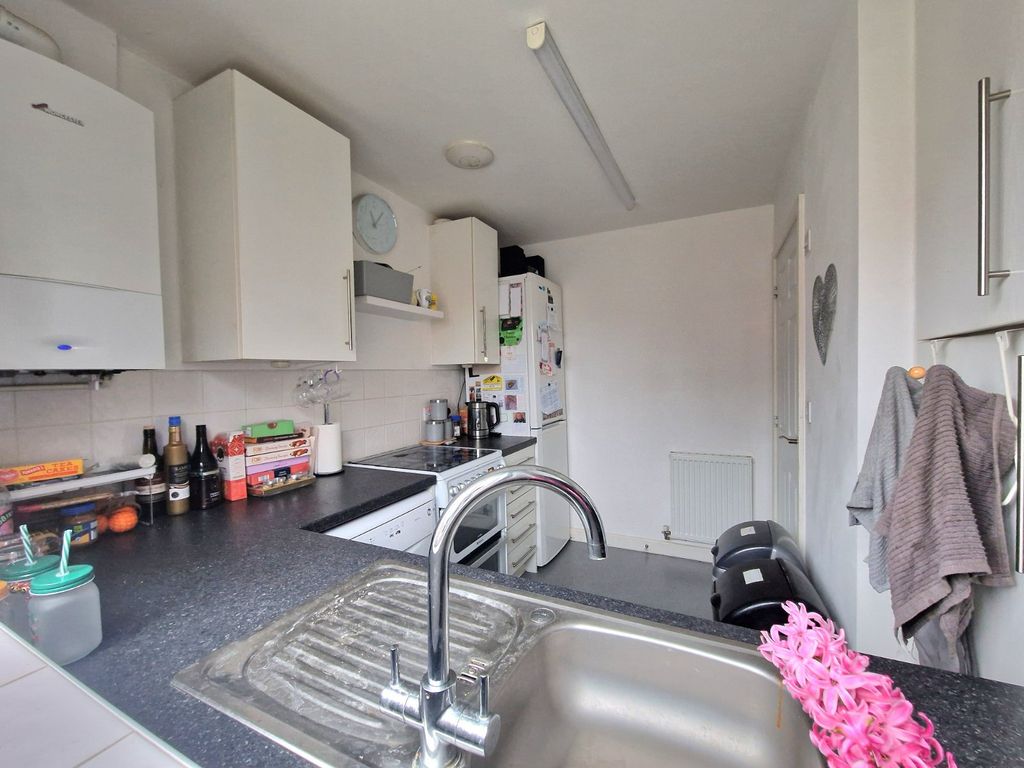 Property photo 2 of 12 Kitchen