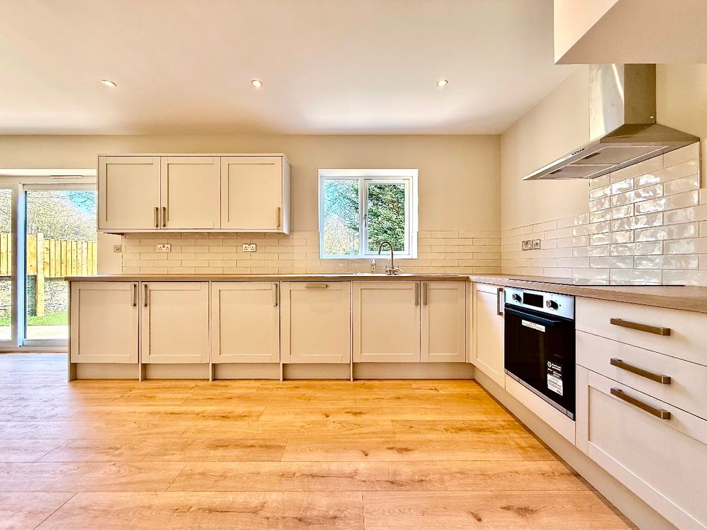 Property photo 2 of 26