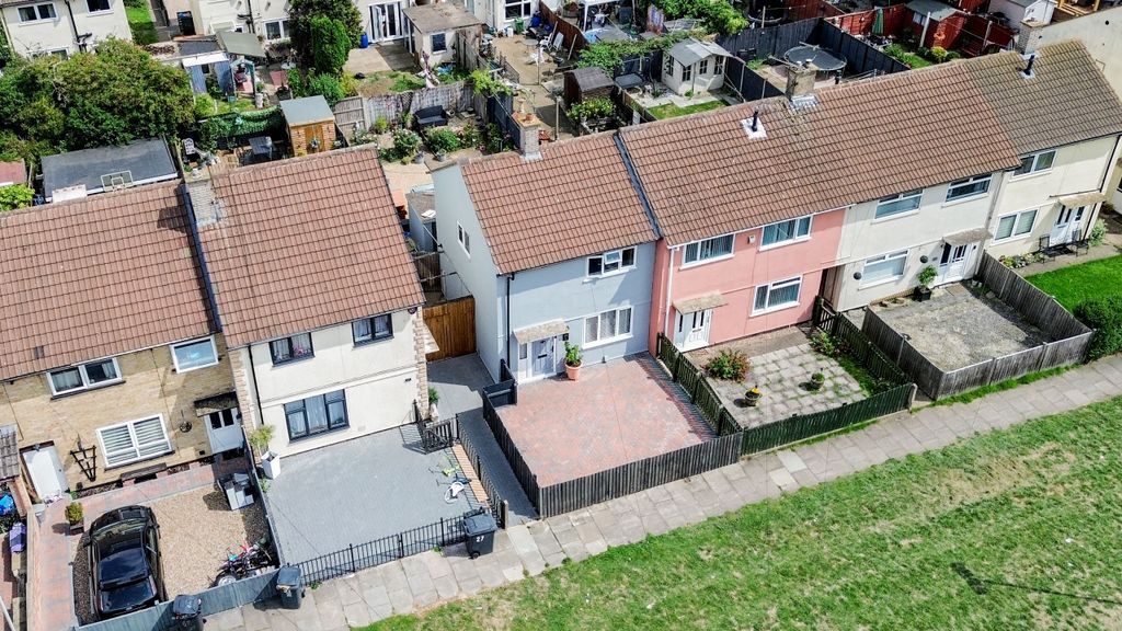 Property photo 2 of 18 Dji_0016