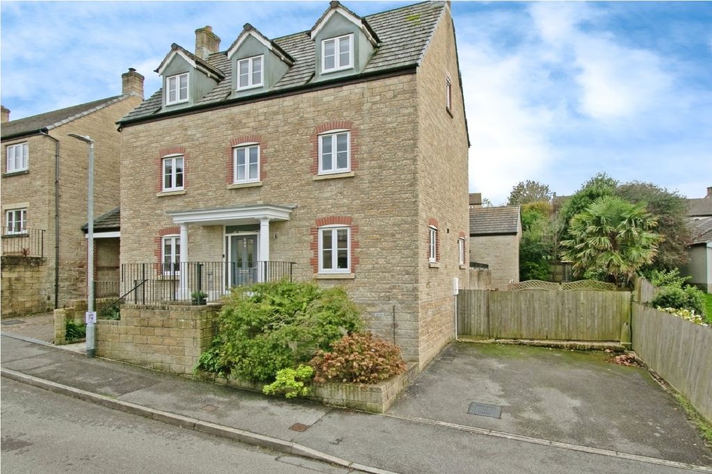 Property photo 1 of 19 Front