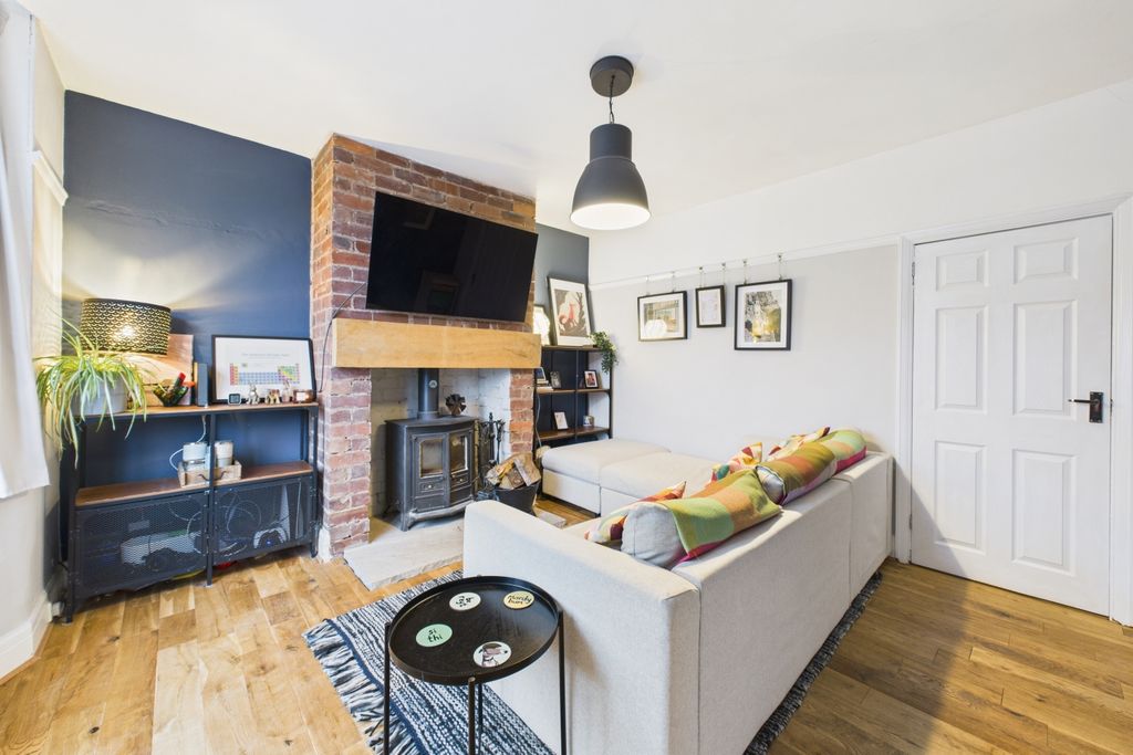 Property photo 3 of 19 Lounge