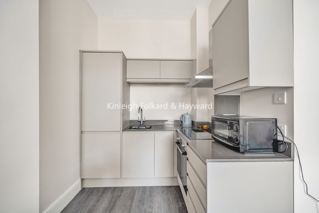 Property photo 2 of 8 5c330260-d3F0-4067-9