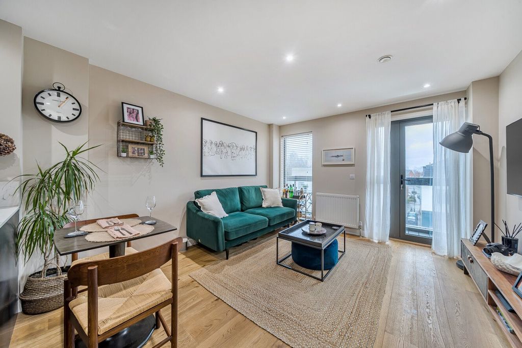 Property photo 2 of 17 Picture No. 11