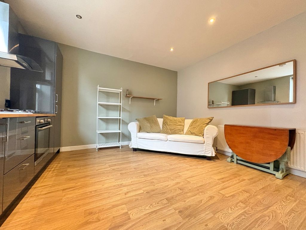 Property photo 2 of 10 Picture No. 32