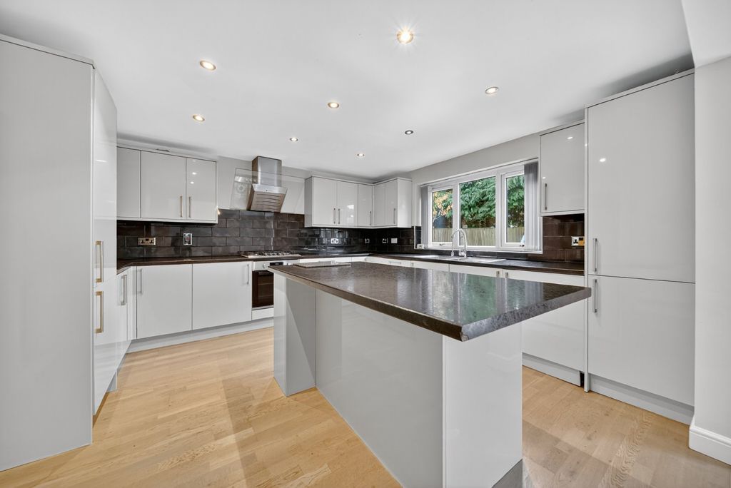 Property photo 3 of 22 Picture No. 15