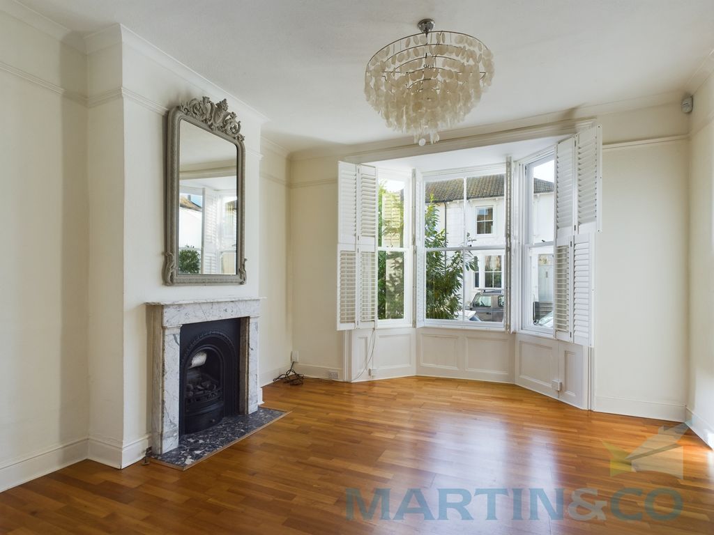 Property photo 2 of 16 Lounge