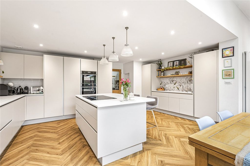 Property photo 3 of 21 Picture No. 06