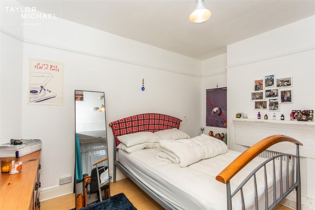 Property photo 3 of 23 Bedroom