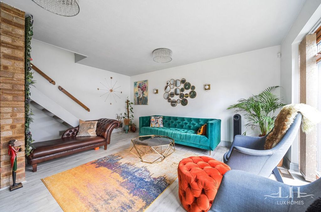 Property photo 2 of 24