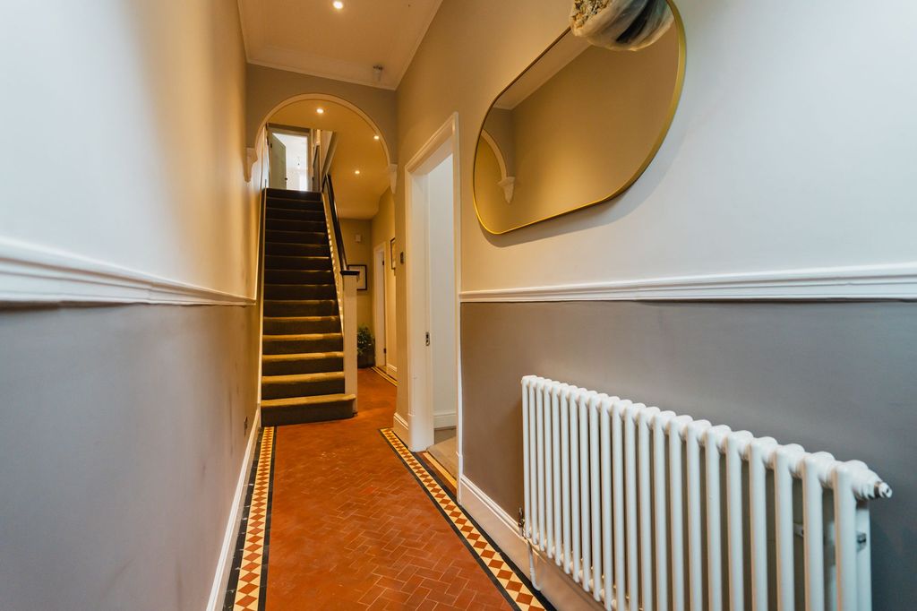 Property photo 2 of 42