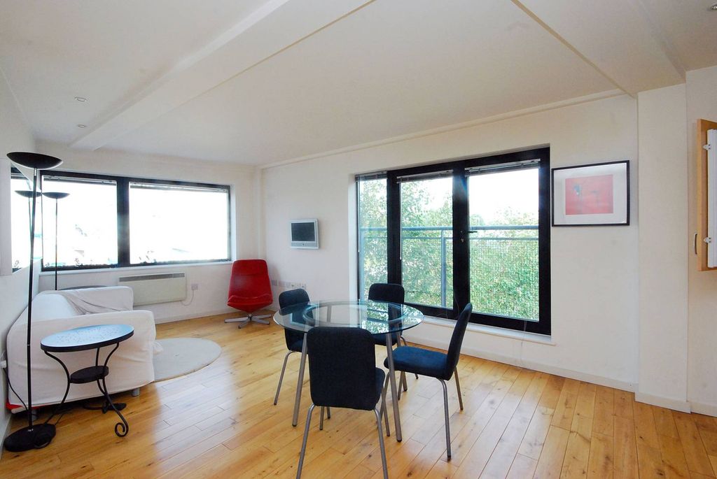 Property photo 2 of 6