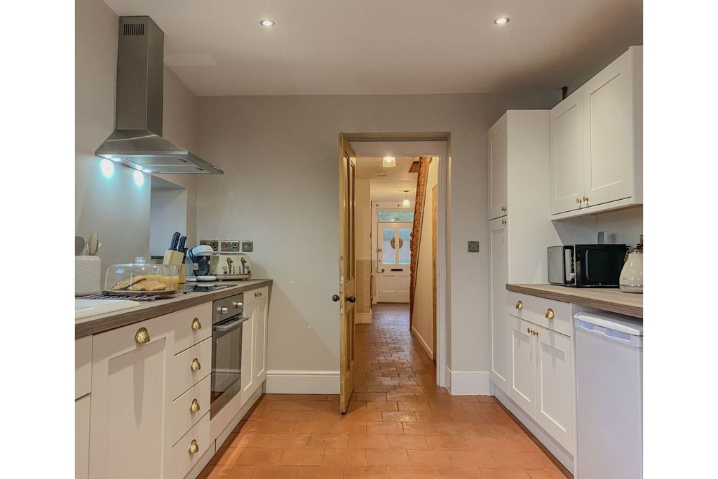 Property photo 3 of 17 Cottage Kitchen