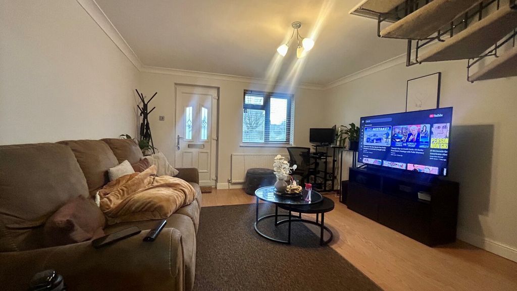 Property photo 2 of 11 Picture No. 12