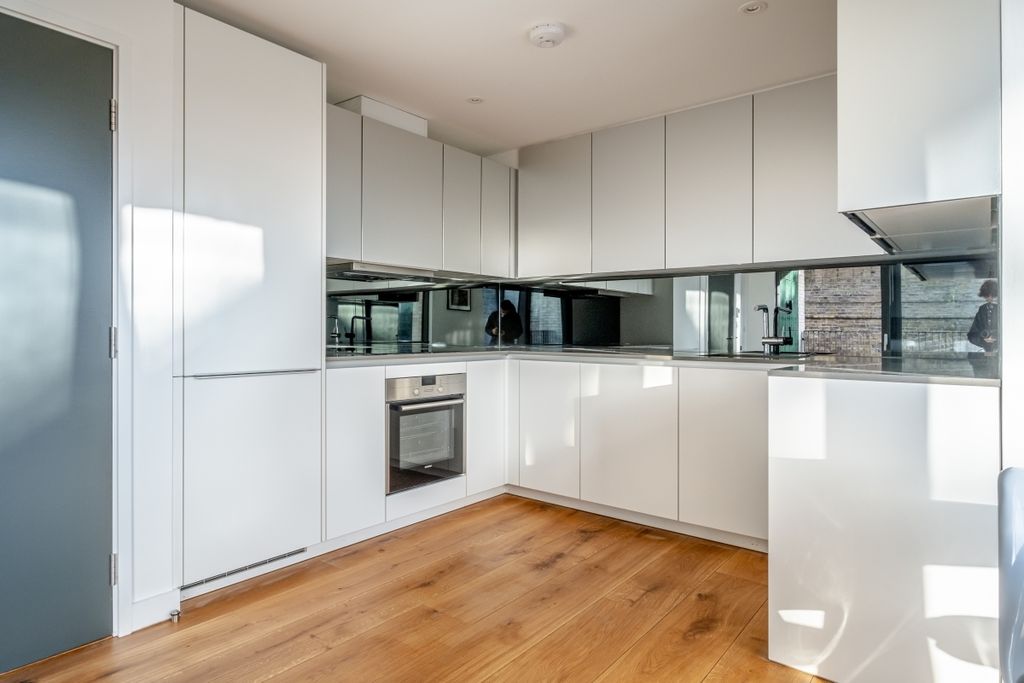 Property photo 3 of 11 Kitchen
