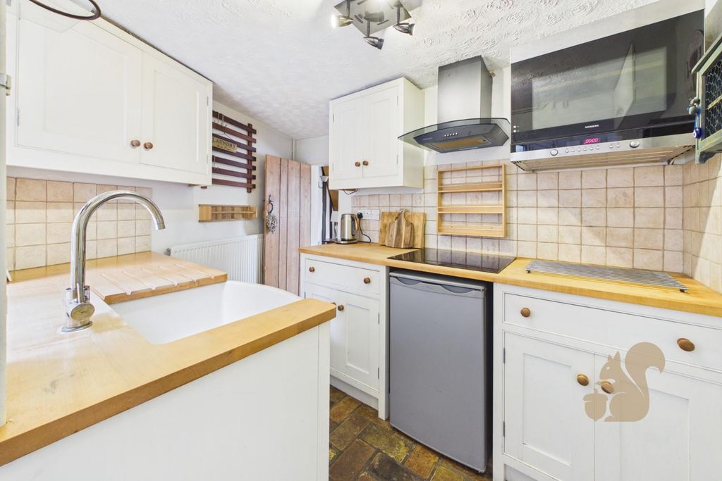 Property photo 3 of 12 Kitchen