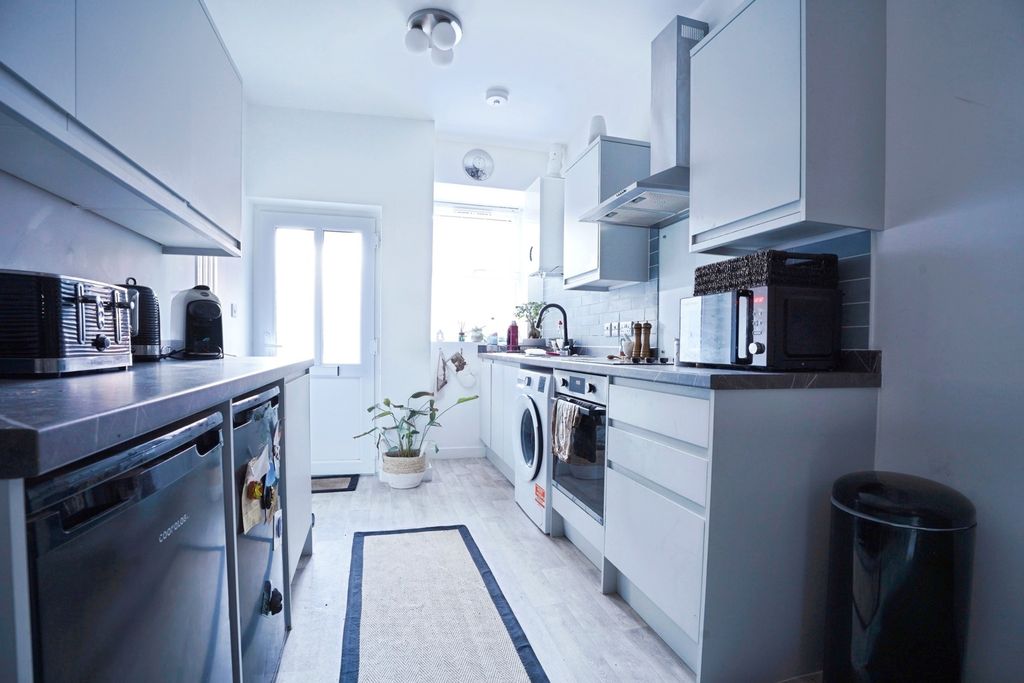 Property photo 3 of 10 Pbox-Img.Jpg