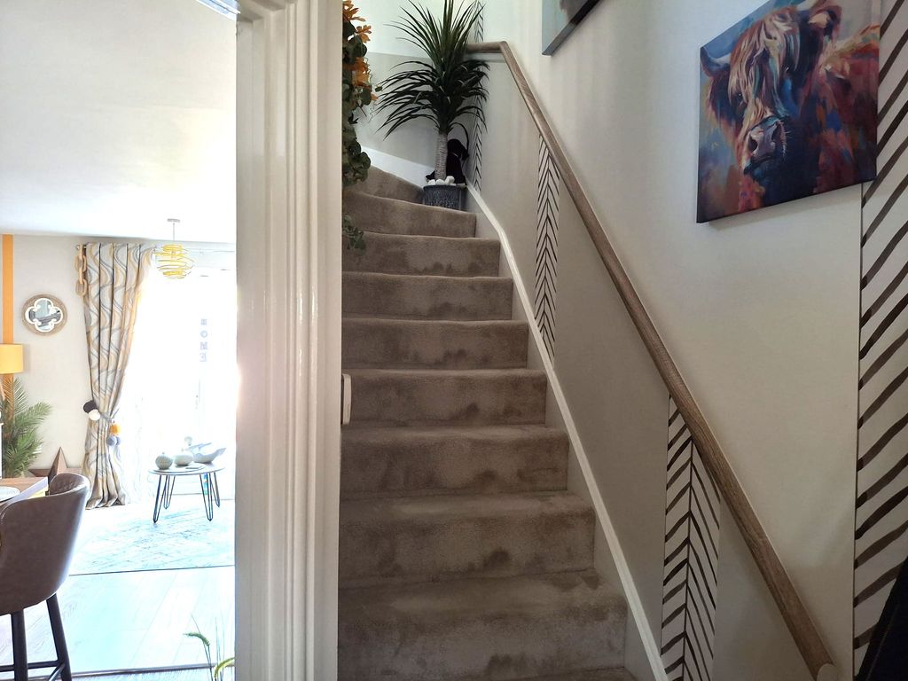 Property photo 2 of 10 Hallway
