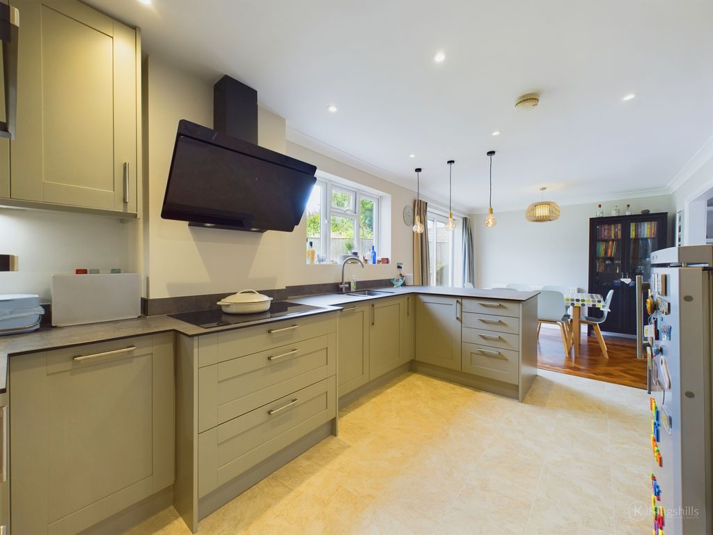 Property photo 2 of 18 Cam02119G0-Pr0237-Still012