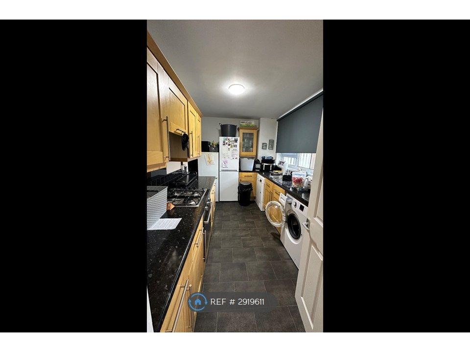 Property photo 3 of 9 Kitchen