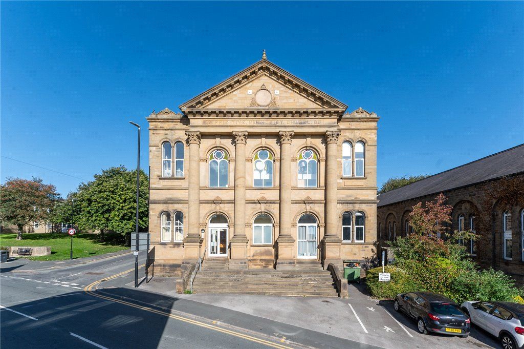 Property photo 1 of 17 External Front