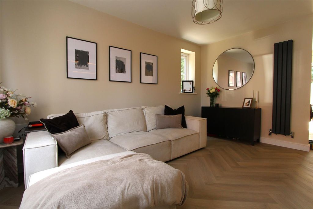 Property photo 2 of 16 Lounge.Jpg