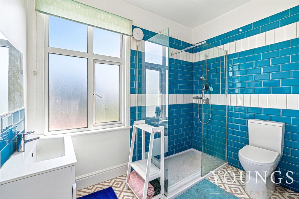 Property photo 3 of 39