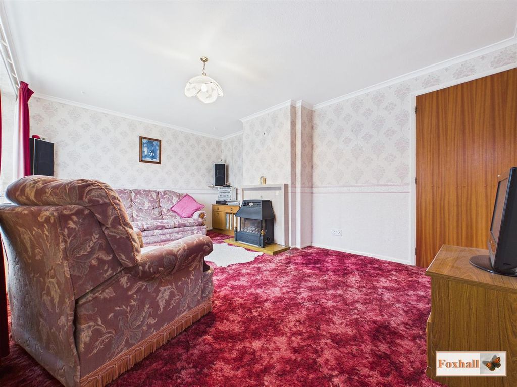 Property photo 3 of 18 Lounge