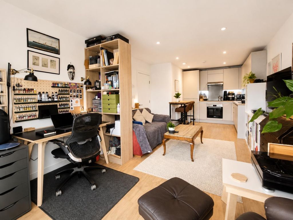 Property photo 2 of 12 liv3.Png