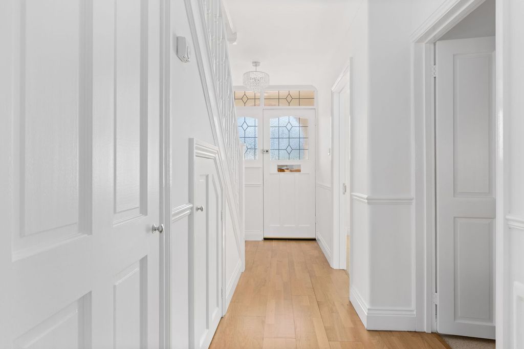 Property photo 3 of 25