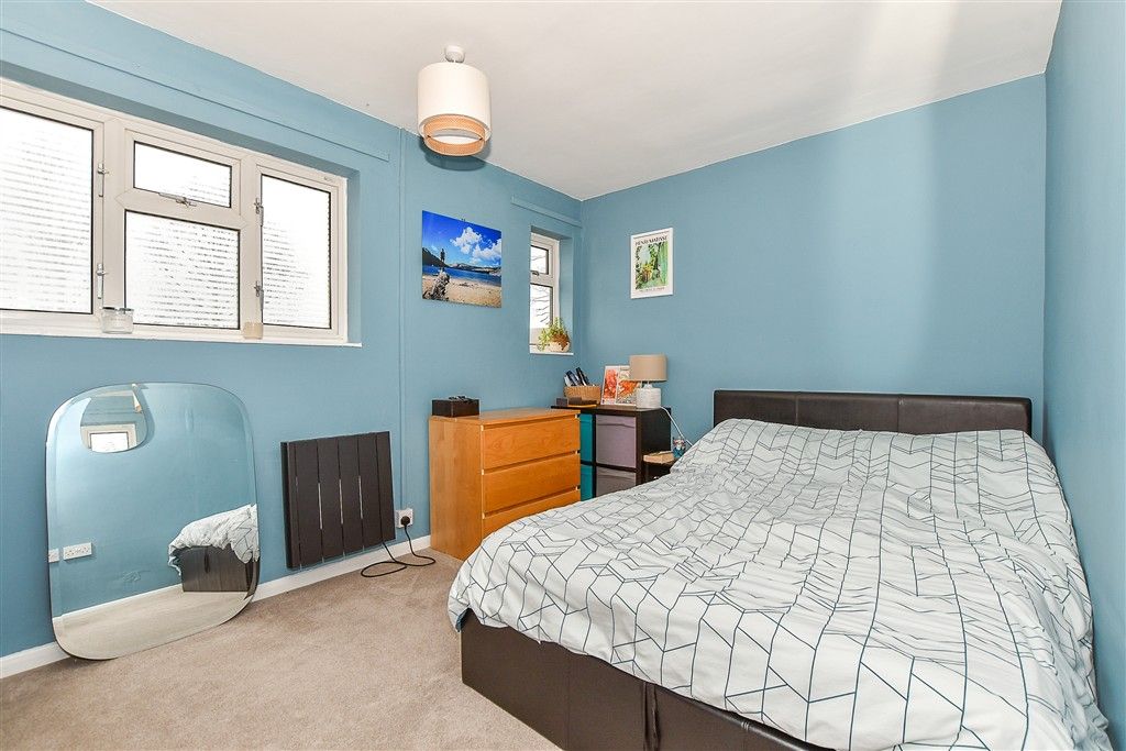 Property photo 3 of 9 Bedroom