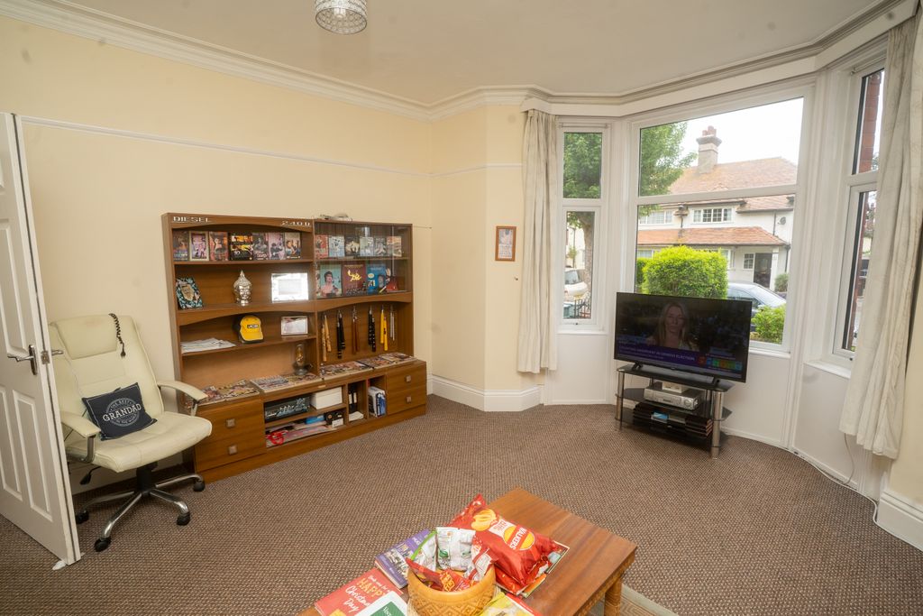 Property photo 3 of 43
