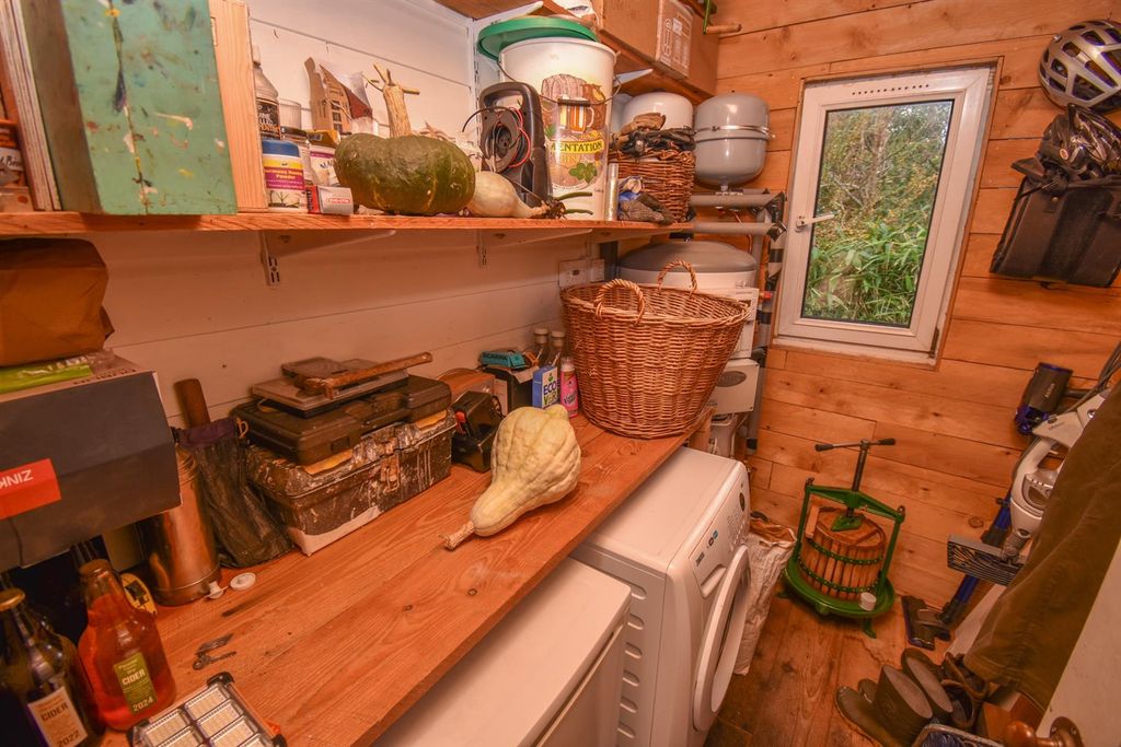 Property photo 3 of 33 Utility Room.Jpg