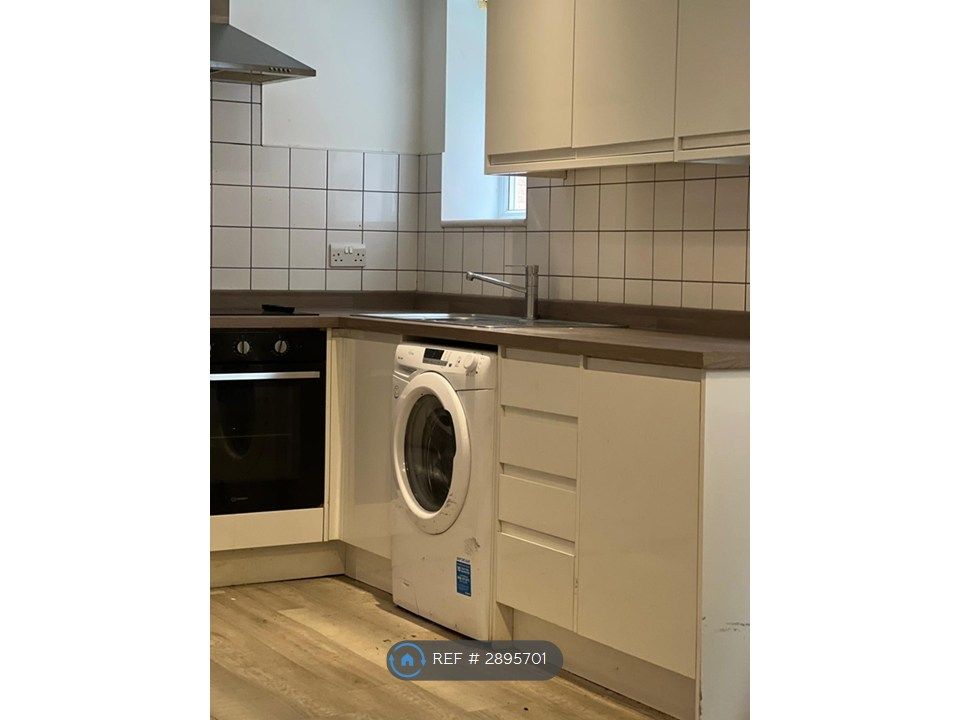Property photo 3 of 11 Kitchen