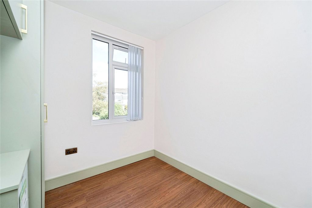 Property photo 2 of 18 Bedroom