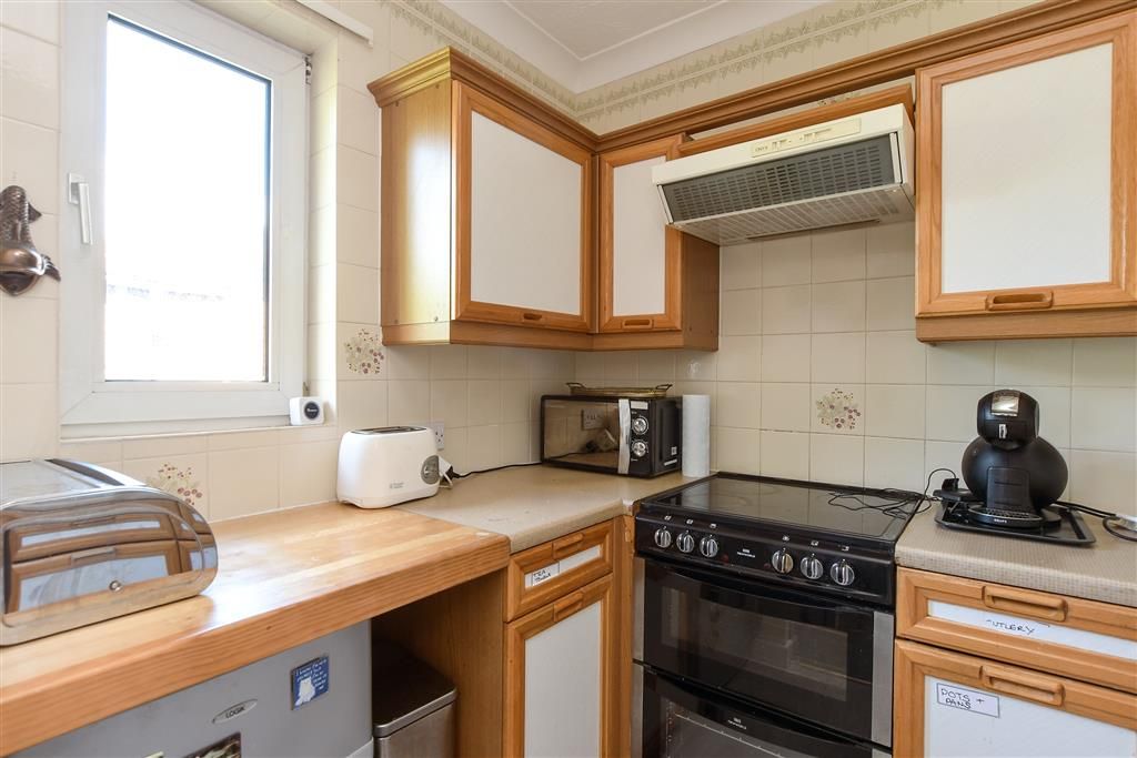 Property photo 3 of 18 Kitchen